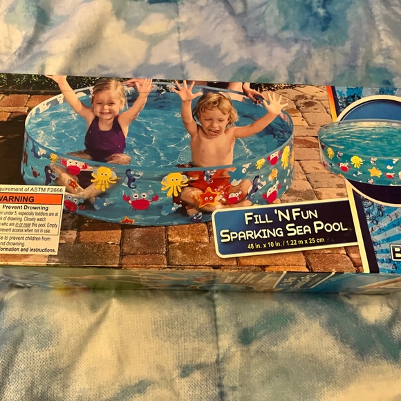 Kid pool - Picture 2 of 2